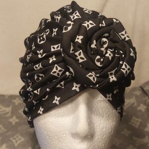 Stylish Black and White Patterned Turban